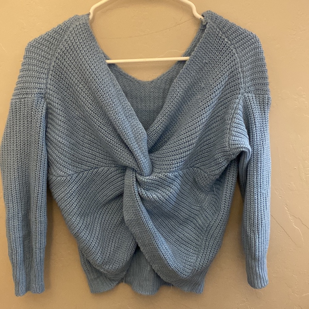 Cropped blue knit sweater